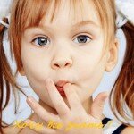 Как отучить ребенка сосать пальцы