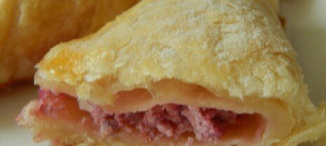 Слойки с творожно-малиновой начинкой